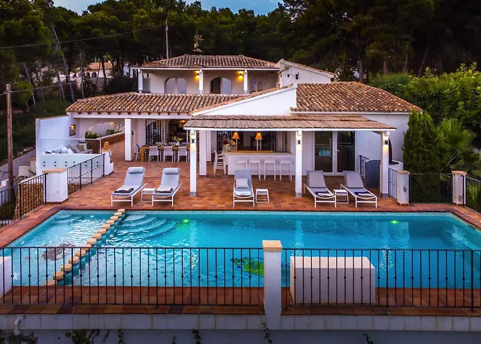 Romero - Managed By Almarina Villas